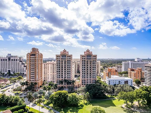 5th image of 626 Coral Way APT 1001