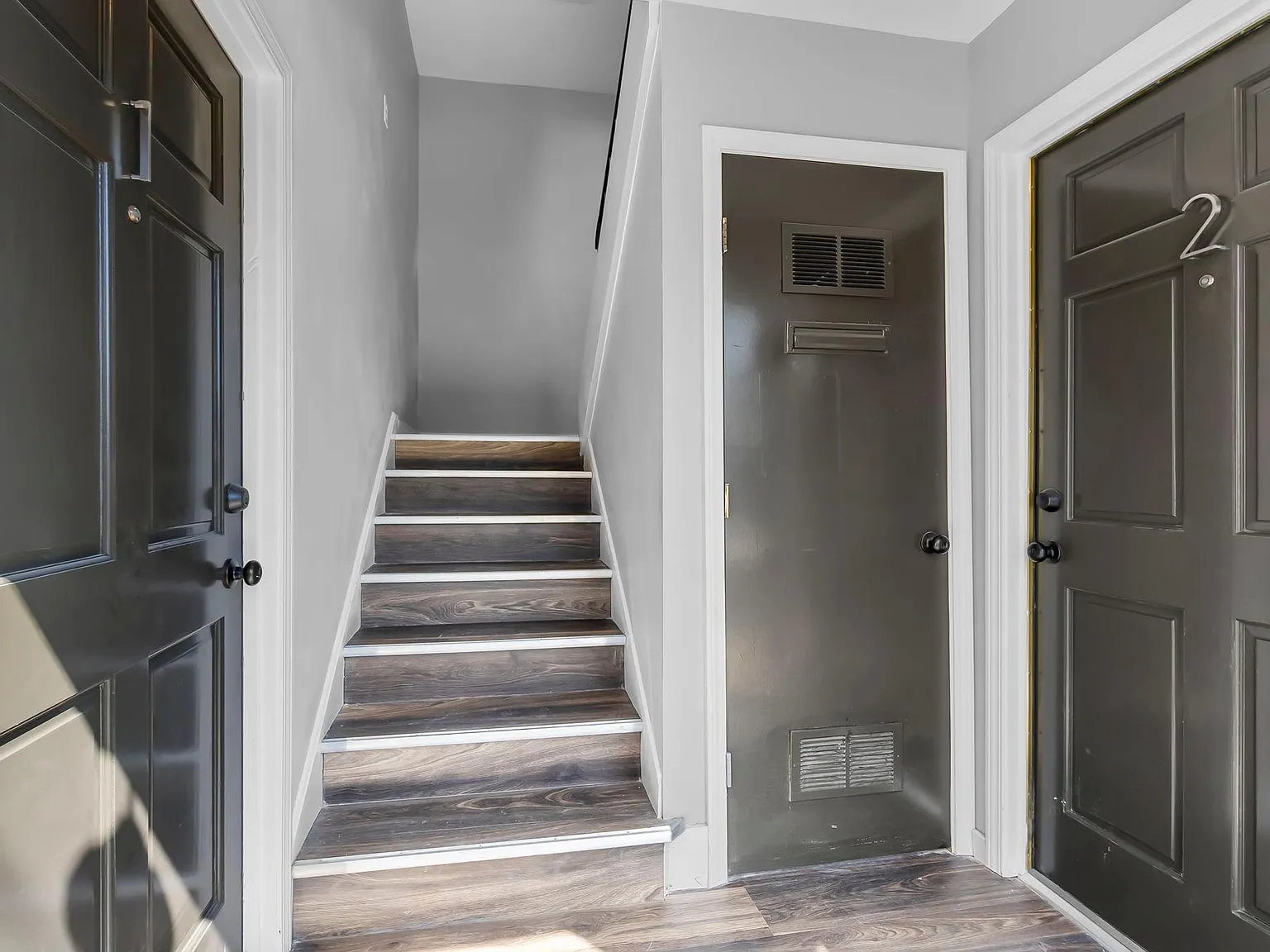 2 bed, 1.5 bath, 700 sqft, $895 — Photo 3