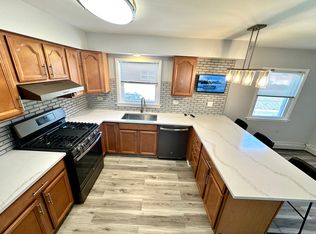 671 56th St #1, Clarendon Hills, IL 60514