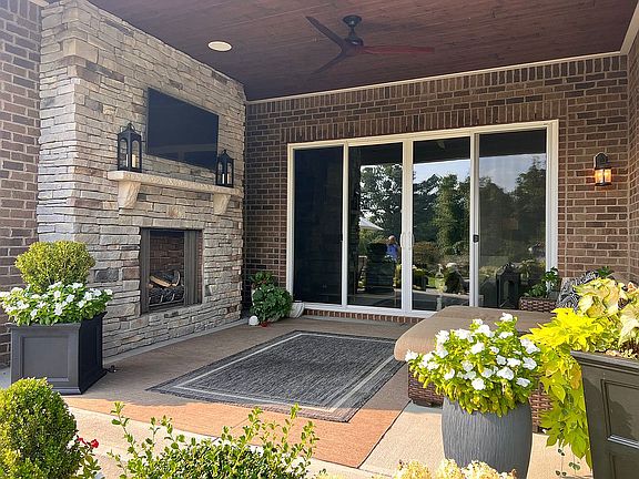 5th image of 1081 McCarron Ln