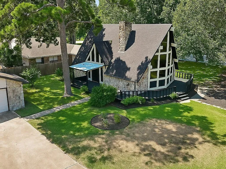 446 Fantasy Ln — Photo 5