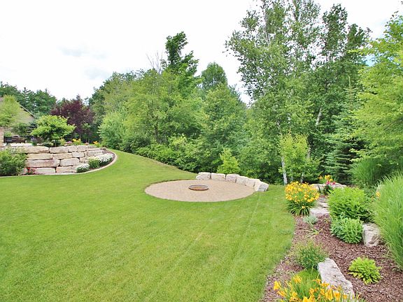 2nd image of 2825 Creekwood Cir