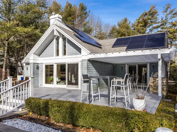 25 Manor Lane, East Falmouth, MA 02536