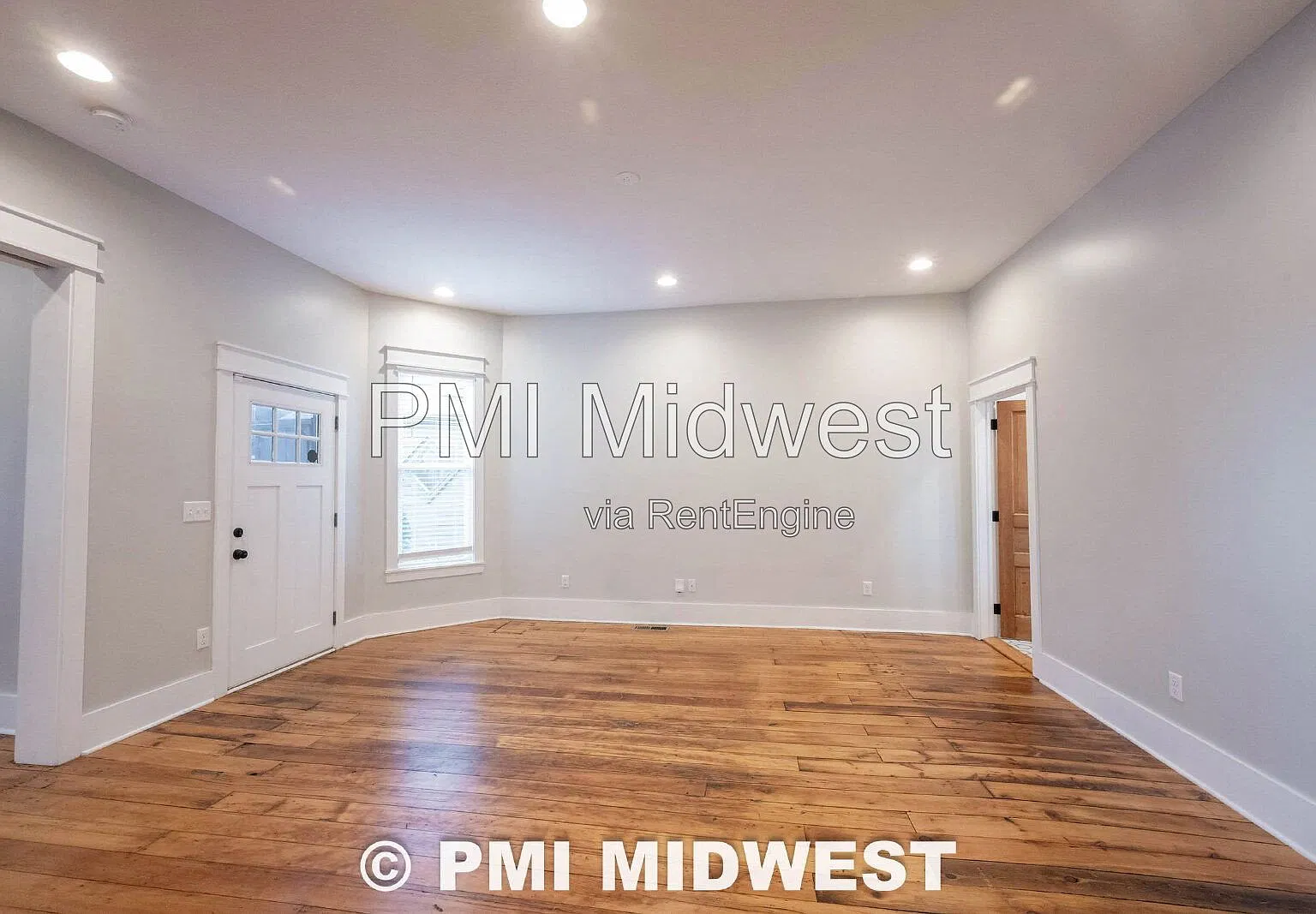 3 bed, 3.0 bath, 2556 sqft, $2,675 — Photo 4