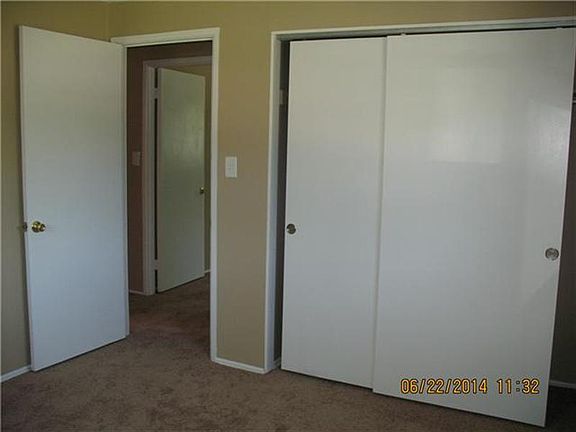 3rd image of 152 Edenhurst Dr