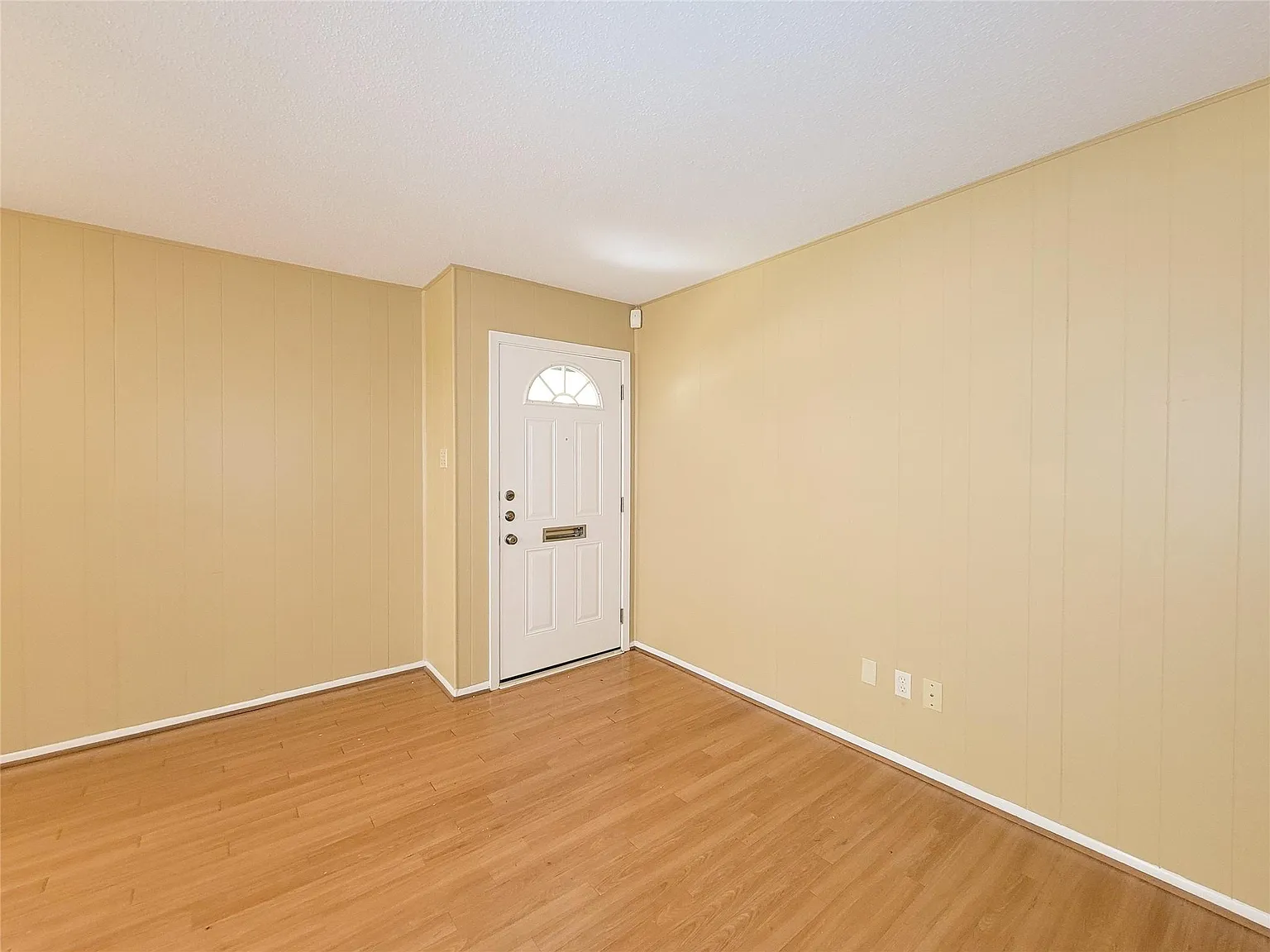 3 bed, 2.0 bath, 1432 sqft, $2,350 — Photo 4