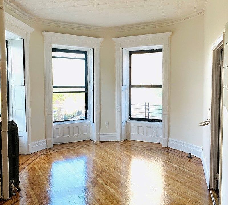 1st image of 124 New York Ave #5