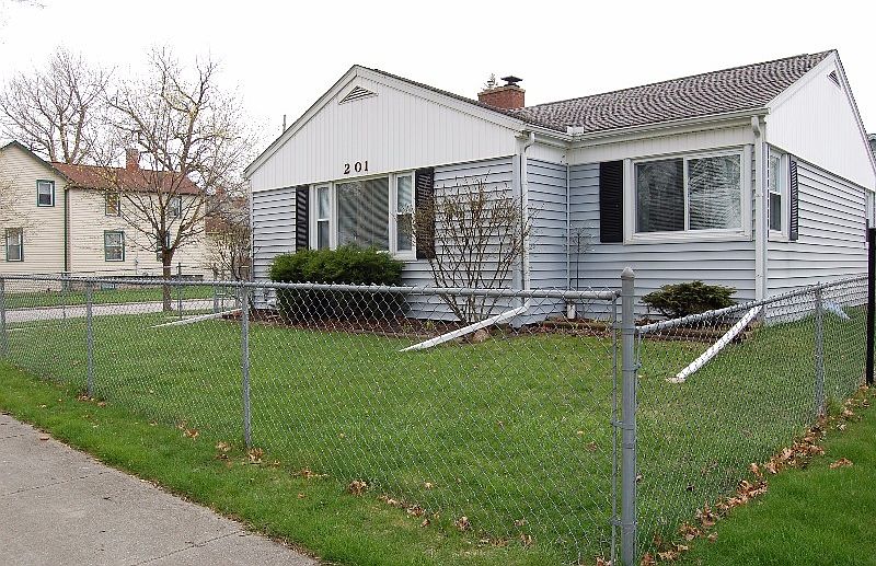 1st image of 201 N Chilson St
