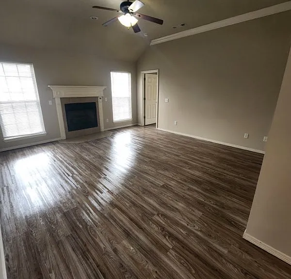 208 E Southpointe Ave — Photo 2
