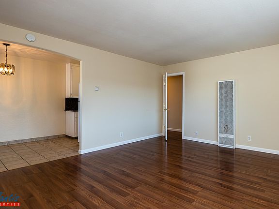 3rd image of 843 Maryann Dr #4