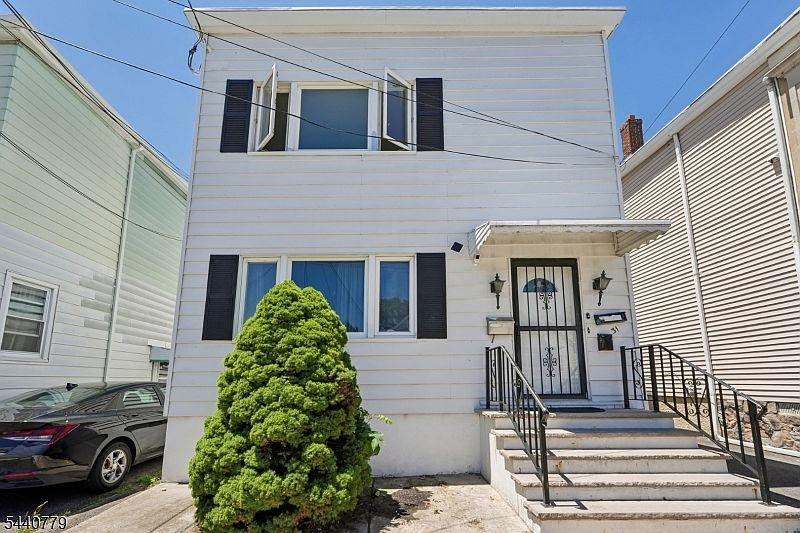 1st image of 31 Blakely Pl