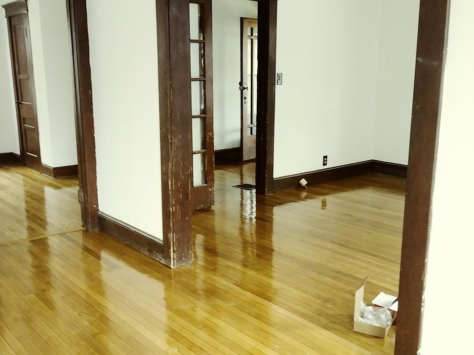 2nd image of 11 Holbrook Pl
