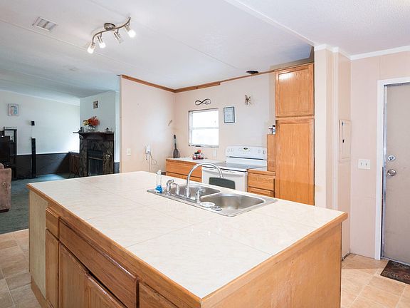 3rd image of 115 Marlowe St