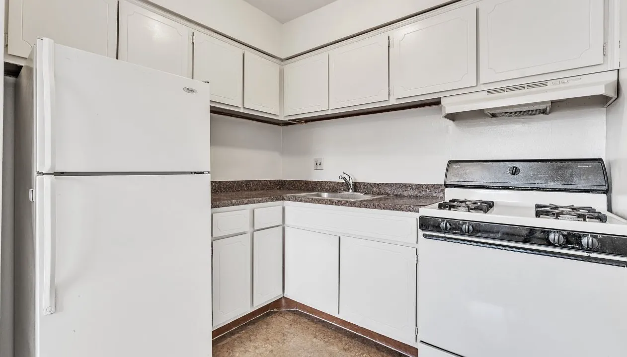 South Mountain Apartment Homes — Photo 4