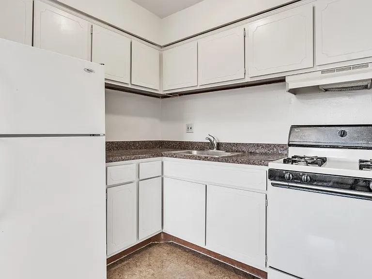 South Mountain Apartment Homes — Photo 4