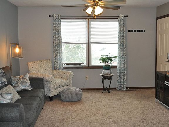 3rd image of 1103 Court Ln
