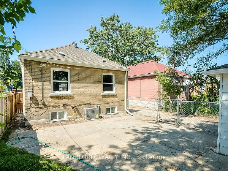 29 Hutton Ave — Photo 29