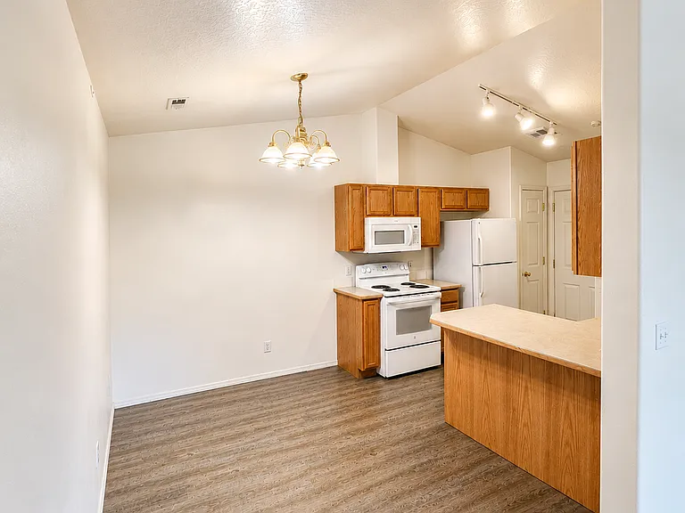 55-59 E Jadynn Ct — Photo 4