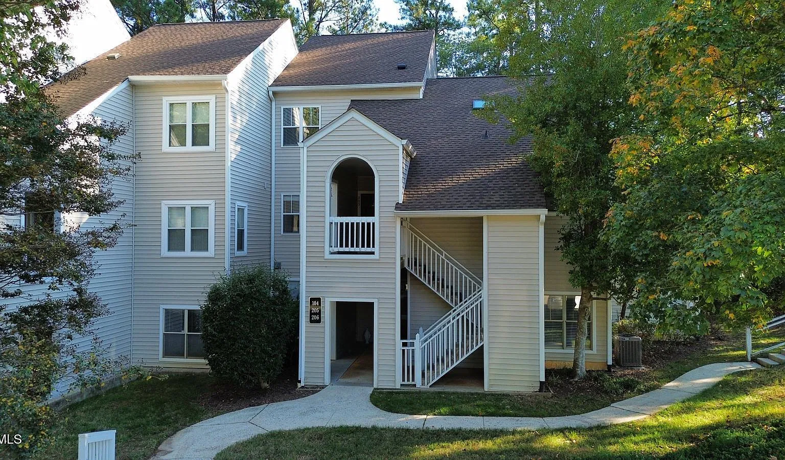 2 bed, 2.5 bath, $1,500 — Photo 2