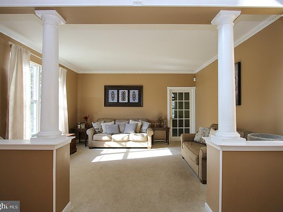 5th image of 117 Kensington Dr