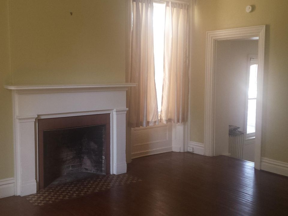 2nd image of 318 E Jefferson St APT 1