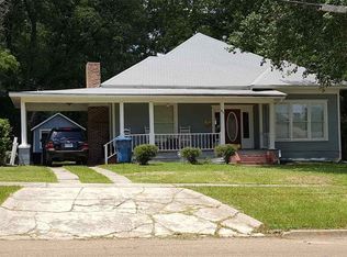 911 E 3rd St, Mount Pleasant, TX 75455