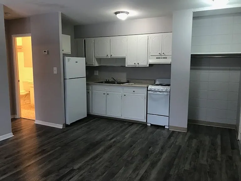 Apartment off 28th and Clyde Park Available — Photo 18