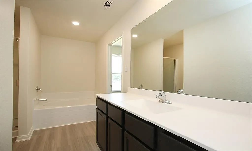 3 bed, 2.5 bath, 1813 sqft, $1,825 — Photo 3