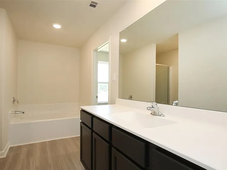 545 Bains St — Photo 3