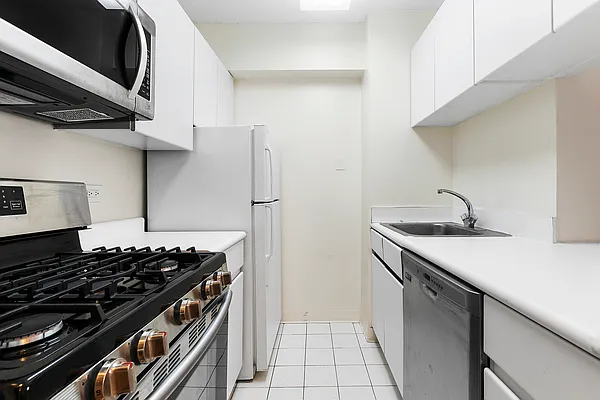 Rented by Douglas Elliman | media 18