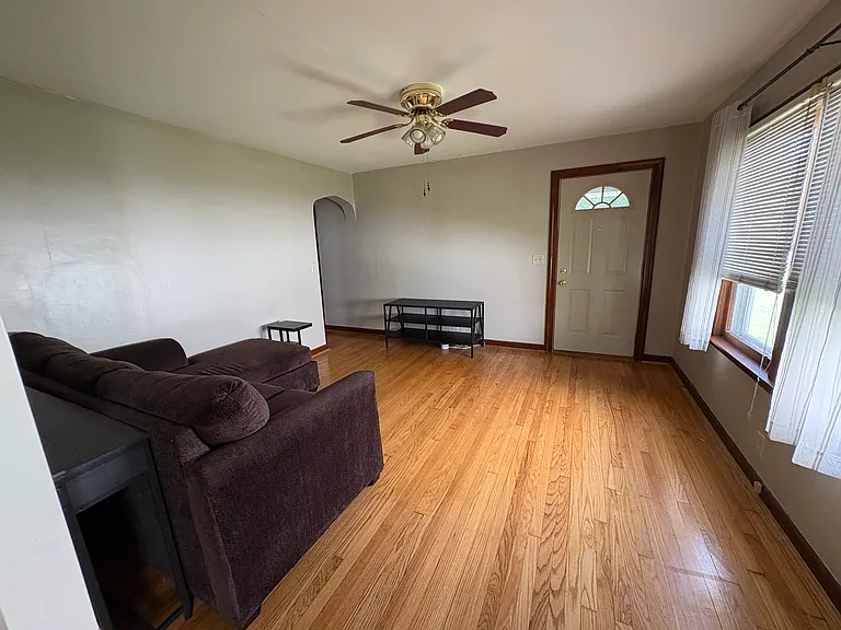 627 Linden St — Photo 2