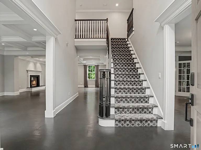 16 Overbrook Ln — Photo 2