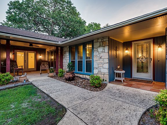 3rd image of 9753 Windwood Dr
