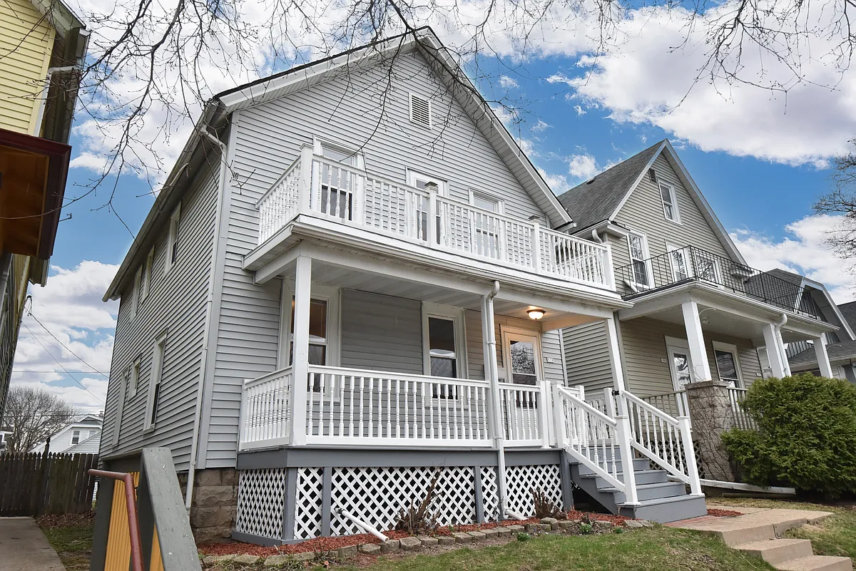 Front Exterior - 936 S 74th St #936