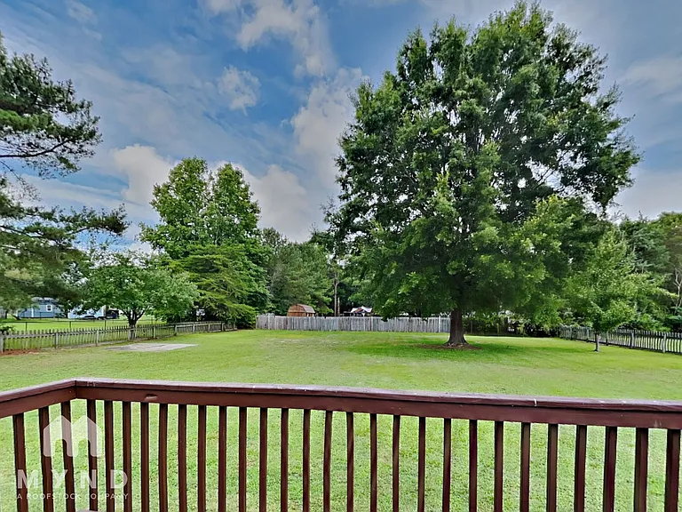104 Carrington Dr — Photo 23