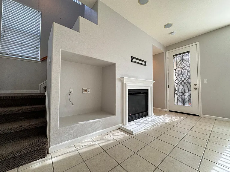 2451 Hanson Dr — Photo 14