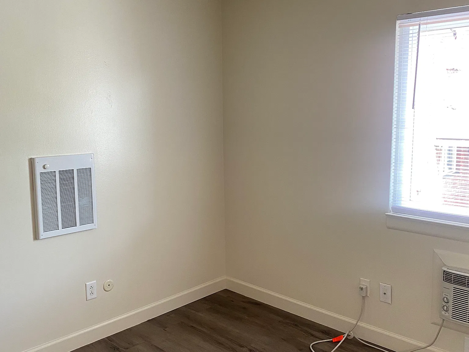 333 W 8th Ave — Photo 4