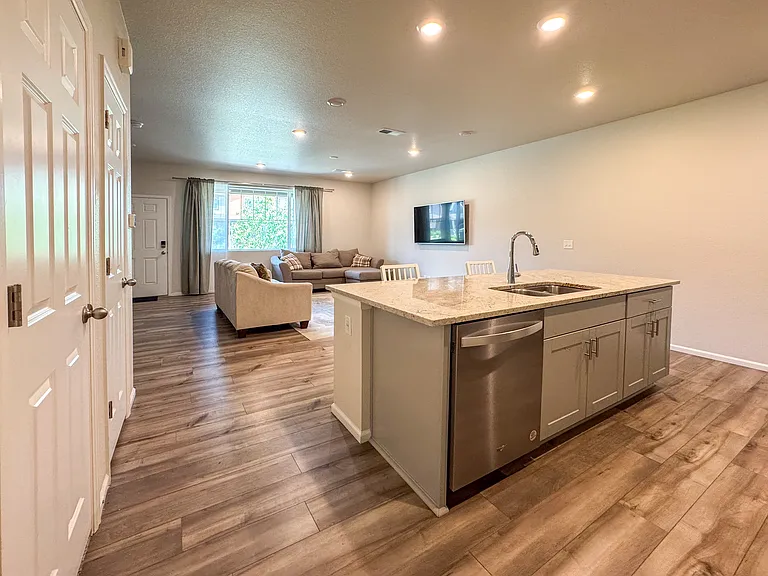 6097 N Liverpool St — Photo 7