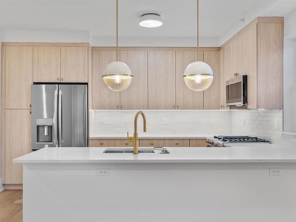 5th image of 525 Avenue E #3