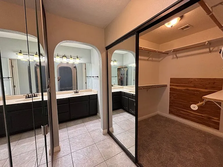 2323 Daytona Loop — Photo 16