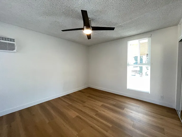 7351 Variel Ave — Photo 30