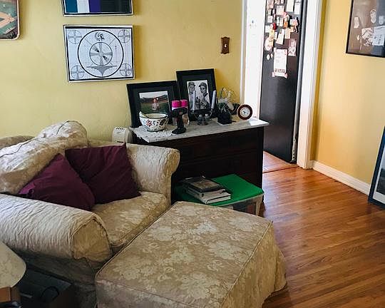 3rd image of 212 W 64th Pl