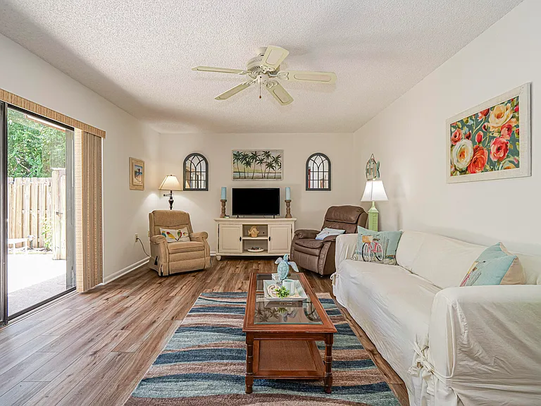 340 S Waverly Pl #8B — Photo 6