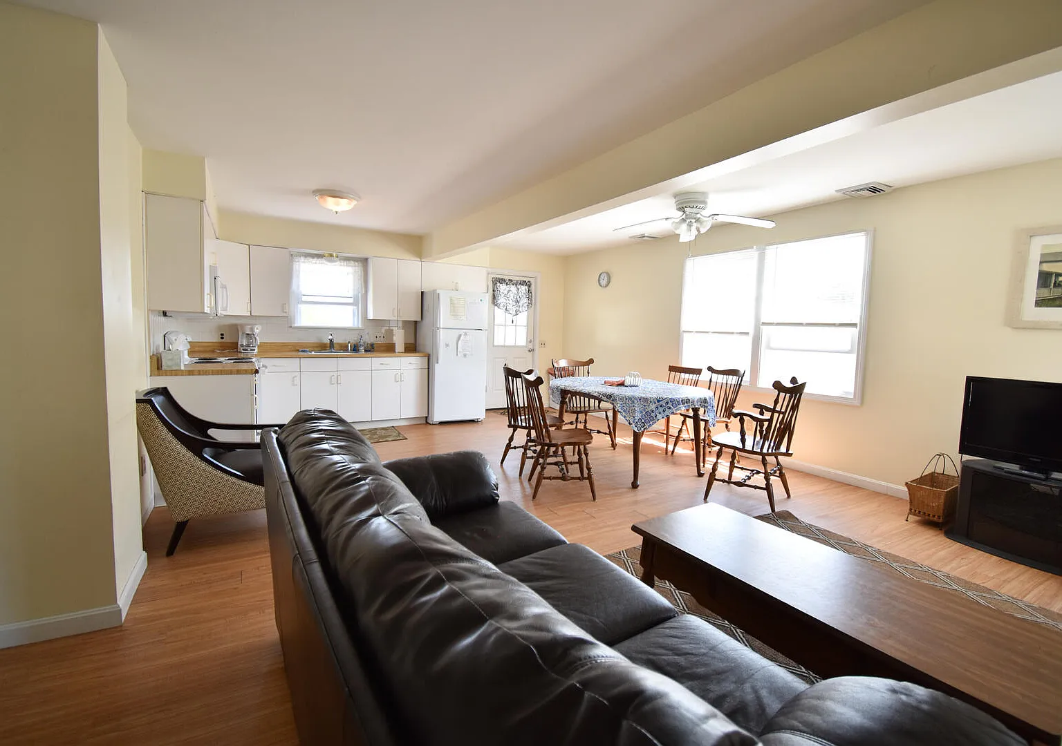 2 bed, 796 sqft, $1,750 — Photo 2