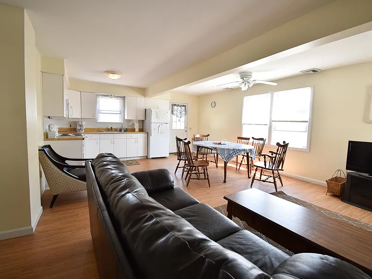 22 Montauk Ave — Photo 2