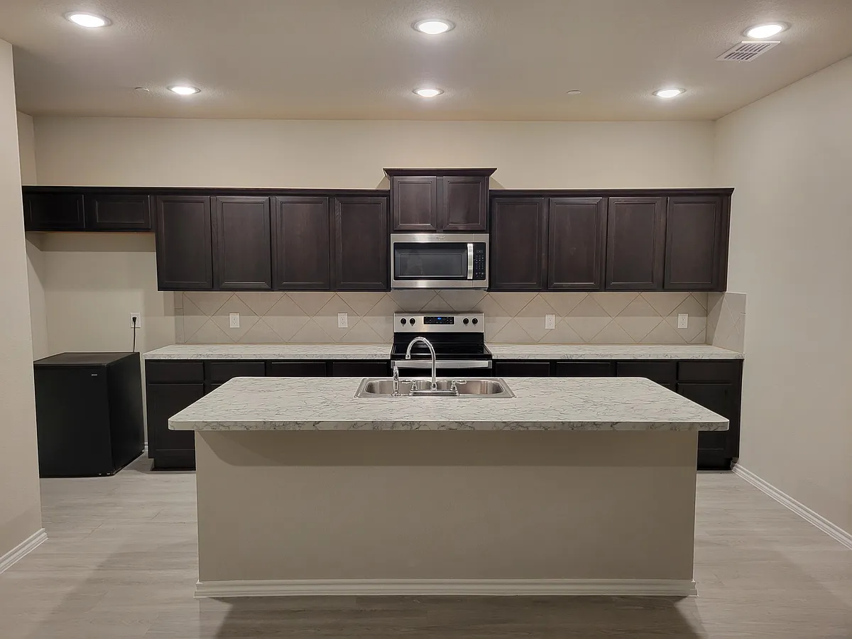 Building Photo - 2909 Bluets Dr