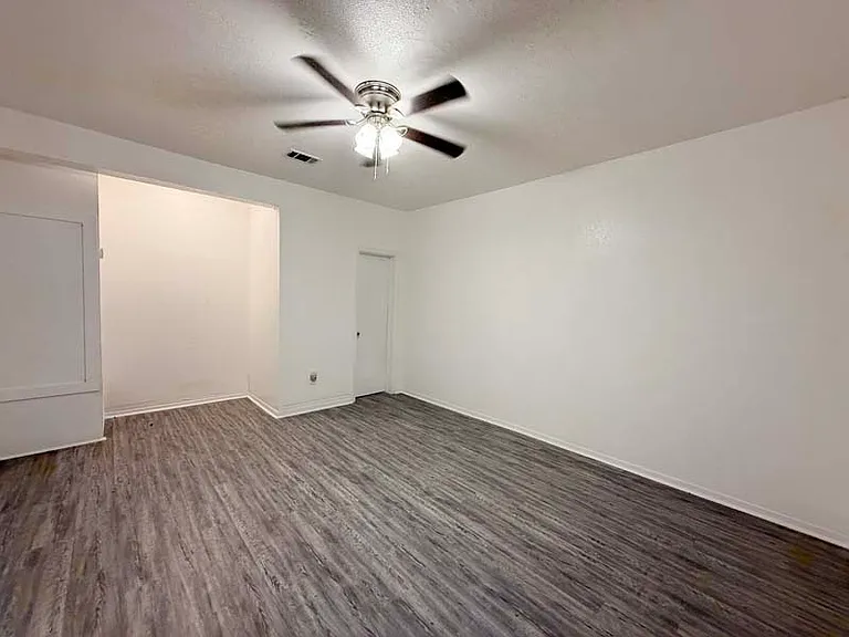 1706 Saunders St #2 — Photo 10