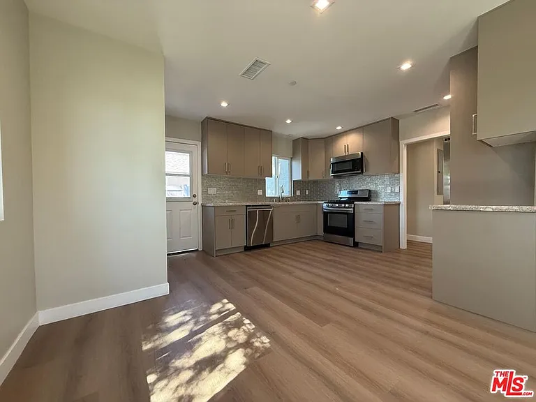6403 Gentry Ave — Photo 4