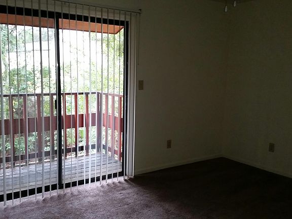 4th image of 157 Locke St APT C