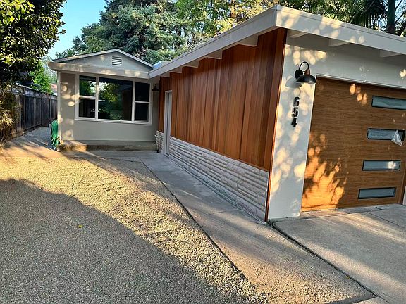 3rd image of 654 Palmer Ln